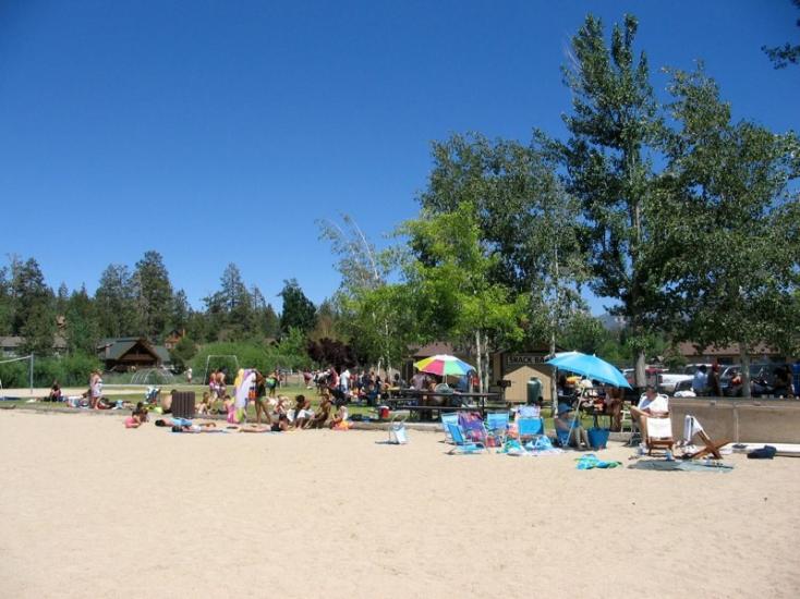 Big Bear Lakes Spaß in der Sonne am Swim Beach