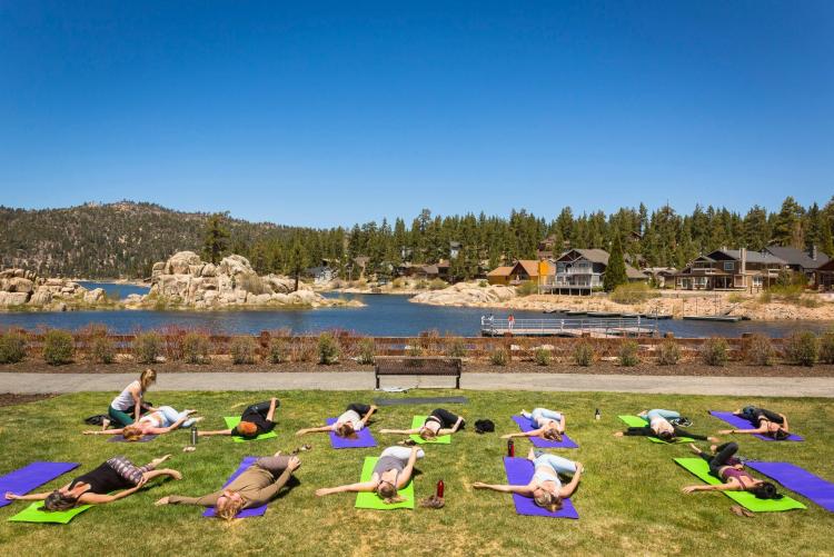 Yoga-Kurs im Boulder Bay Park