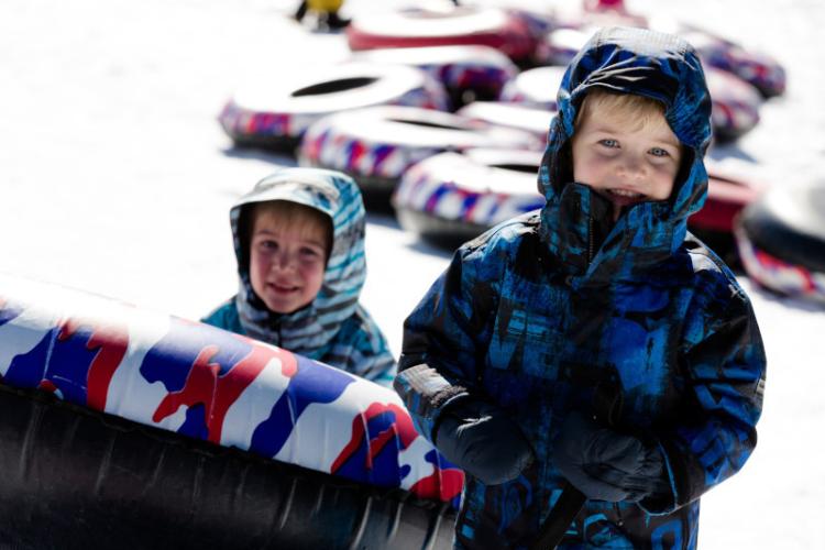 Kinder-Intubing im Schnee