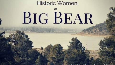 Ein digitales Plakat für Historic Women of Big Bear, im Hintergrund ein schöner nebliger Seeblick hinter den Waldbäumen